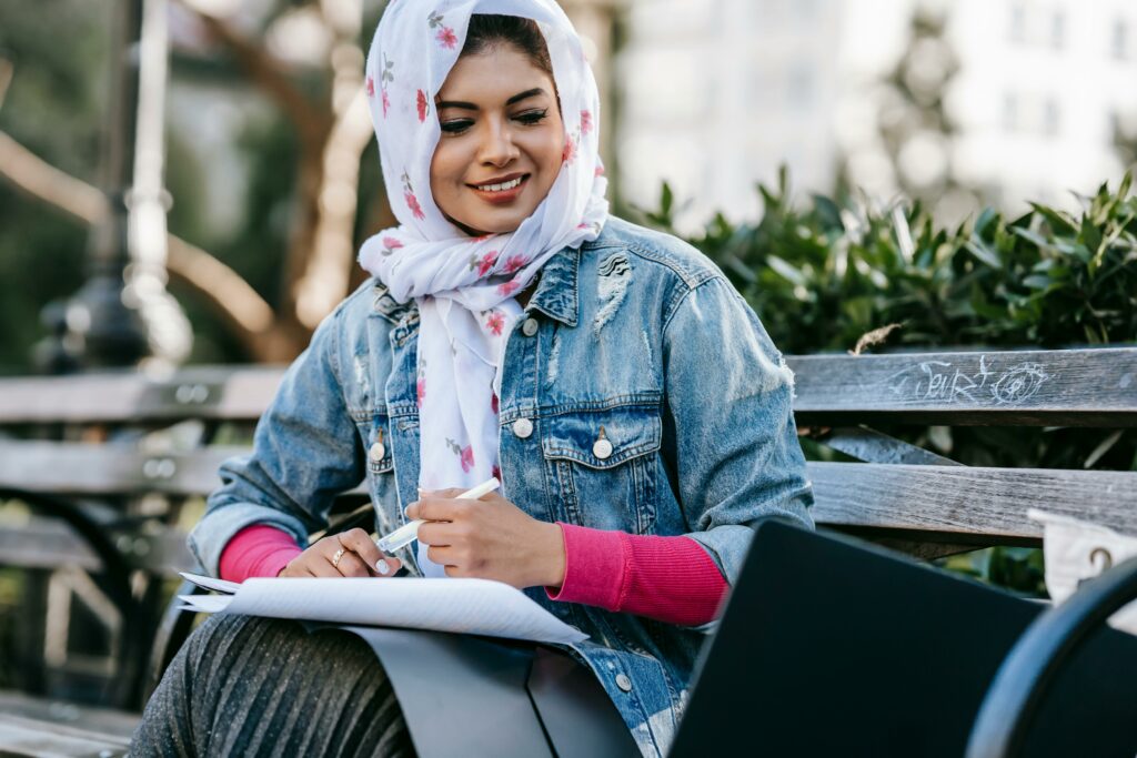 The Real Difference Between Learning How to Invest Yourself vs Hiring a Financial Planner